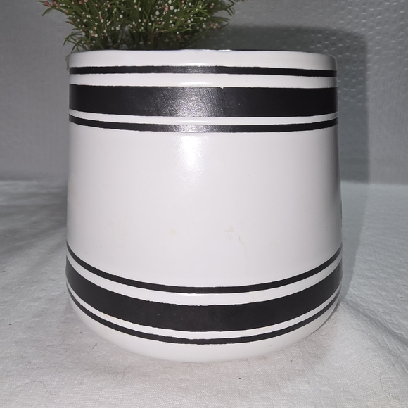 Charming White and Black Mug - Home Is My Happy Place - Picture 2 of 5